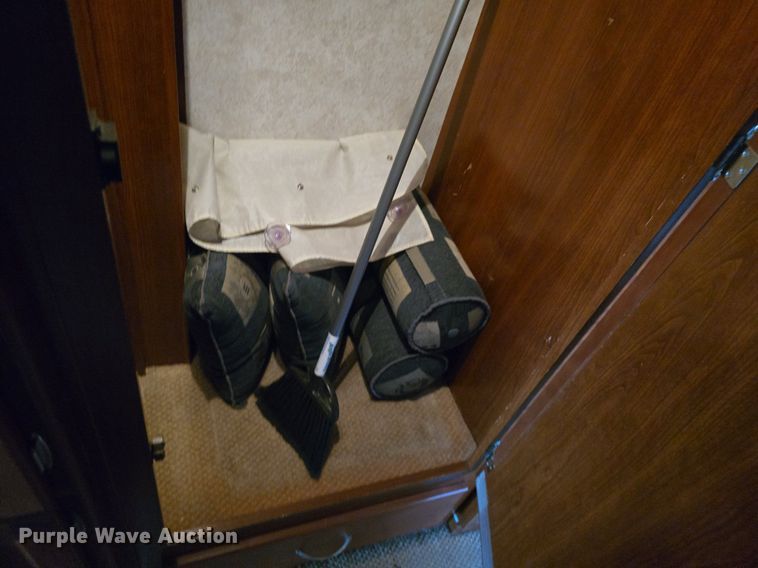 image for item IO9993 2003 Southwind  Workhorse Fleetwood RV