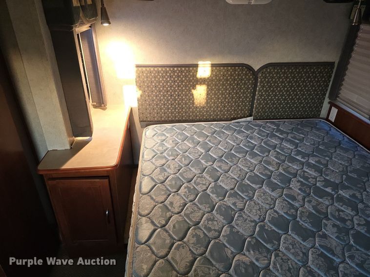 image for item IO9993 2003 Southwind  Workhorse Fleetwood RV