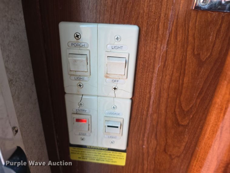 image for item IO9993 2003 Southwind  Workhorse Fleetwood RV