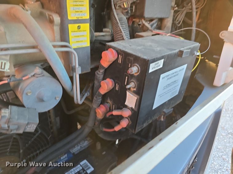 image for item IO9993 2003 Southwind  Workhorse Fleetwood RV