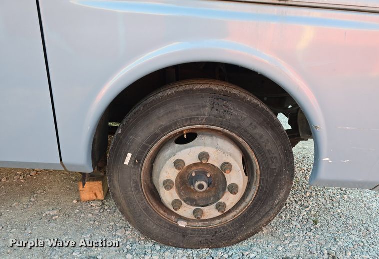 image for item IO9993 2003 Southwind  Workhorse Fleetwood RV