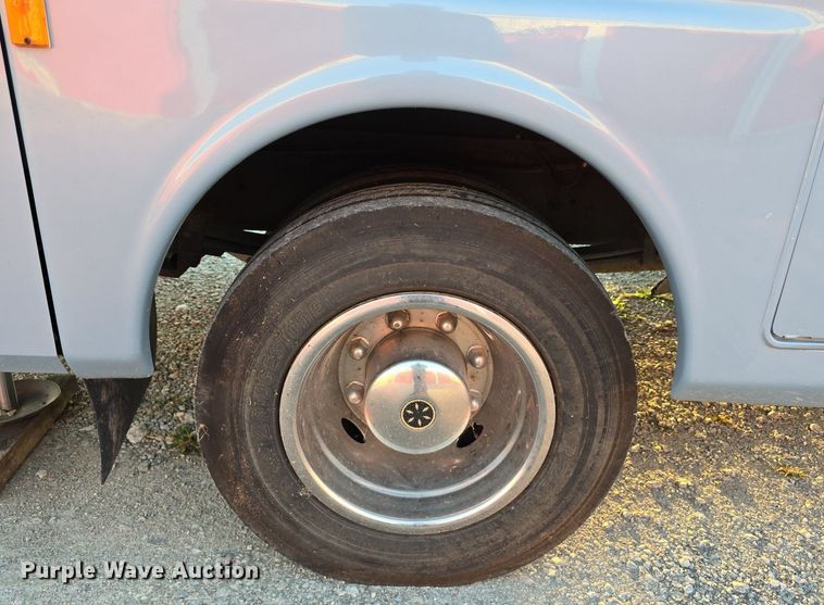 image for item IO9993 2003 Southwind  Workhorse Fleetwood RV