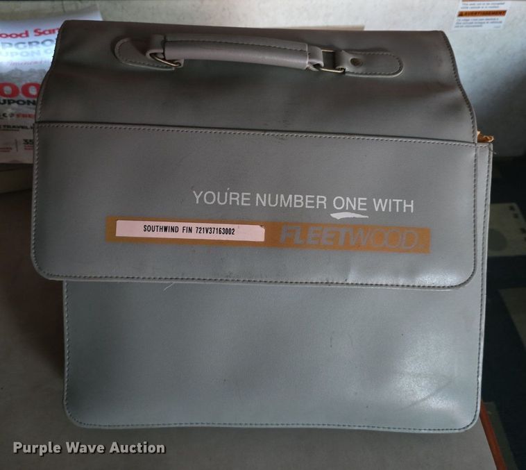 image for item IO9993 2003 Southwind  Workhorse Fleetwood RV