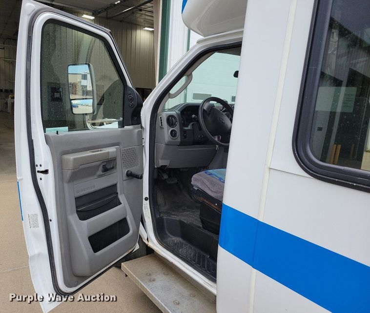 image for item KA9889 2010 Ford Eldorado E450 Super Duty Aerotech shuttle bus