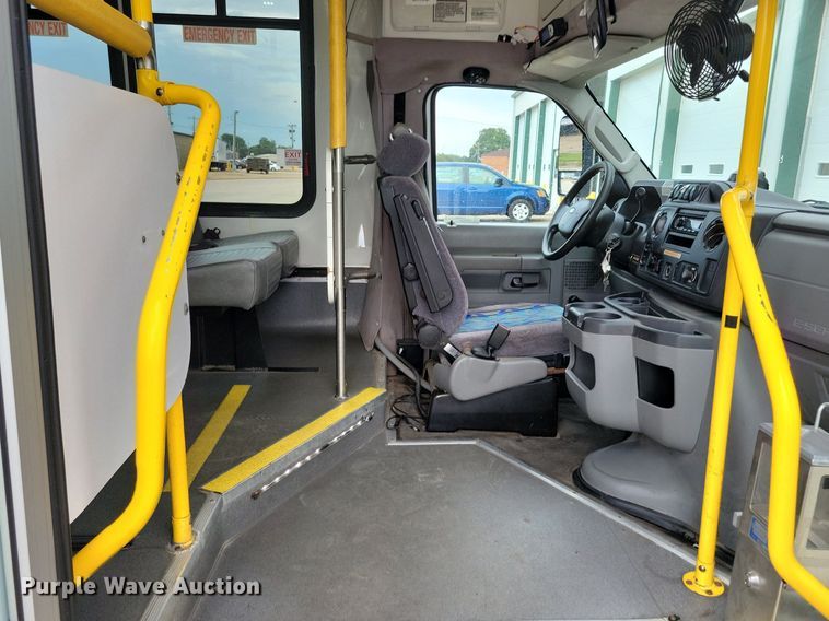 image for item KA9889 2010 Ford Eldorado E450 Super Duty Aerotech shuttle bus