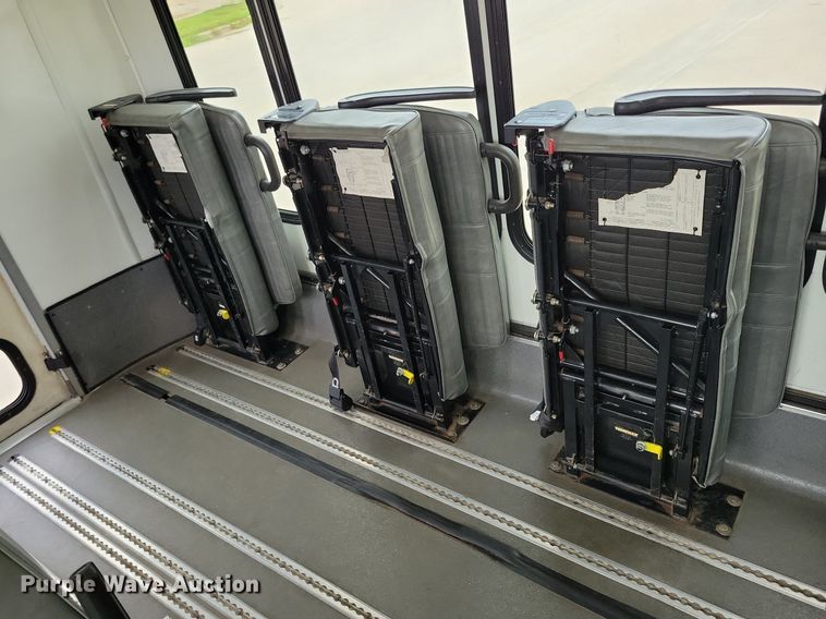 image for item KA9889 2010 Ford Eldorado E450 Super Duty Aerotech shuttle bus
