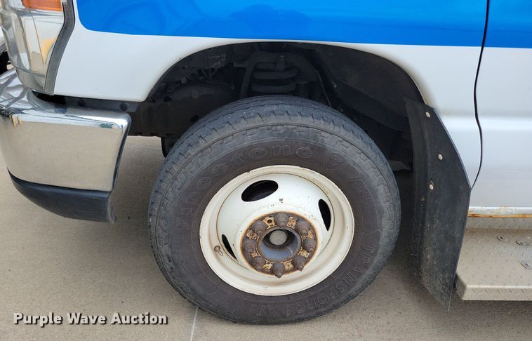 image for item KA9889 2010 Ford Eldorado E450 Super Duty Aerotech shuttle bus