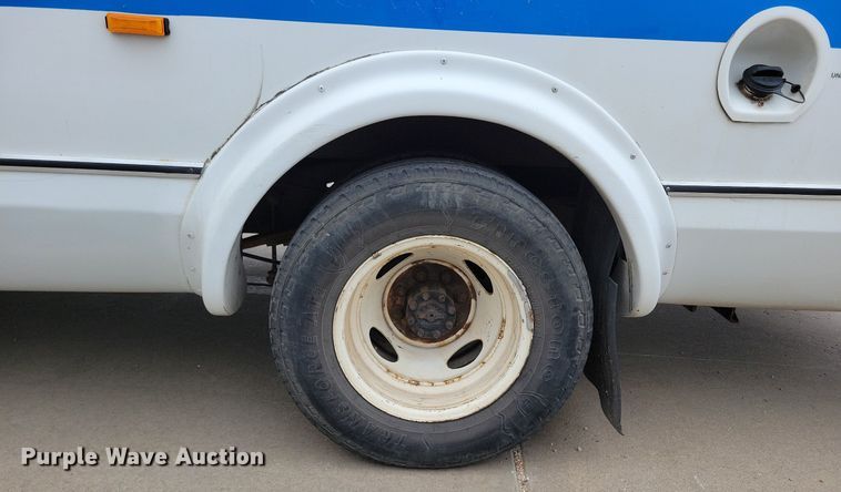 image for item KA9889 2010 Ford Eldorado E450 Super Duty Aerotech shuttle bus