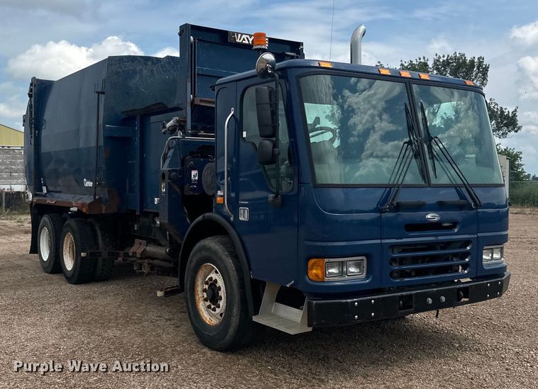 image for item LR9429 2006 Sterling Condor refuse truck