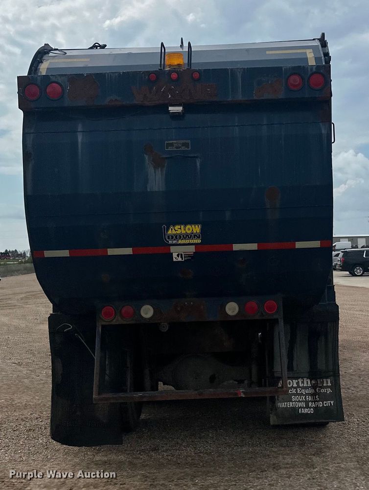 image for item LR9429 2006 Sterling Condor refuse truck