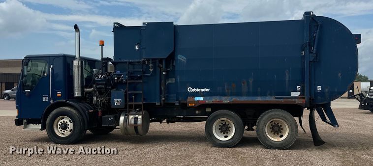image for item LR9429 2006 Sterling Condor refuse truck