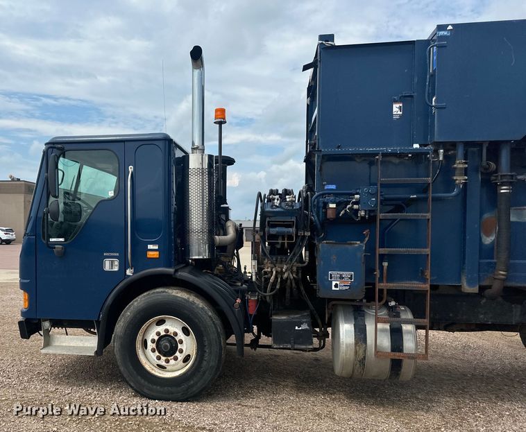 image for item LR9429 2006 Sterling Condor refuse truck