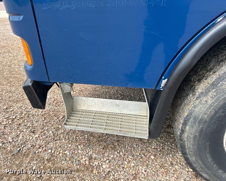 image for item LR9429 2006 Sterling Condor refuse truck