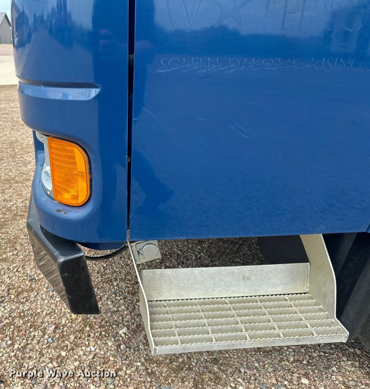 image for item LR9429 2006 Sterling Condor refuse truck