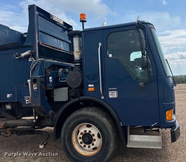 image for item LR9429 2006 Sterling Condor refuse truck