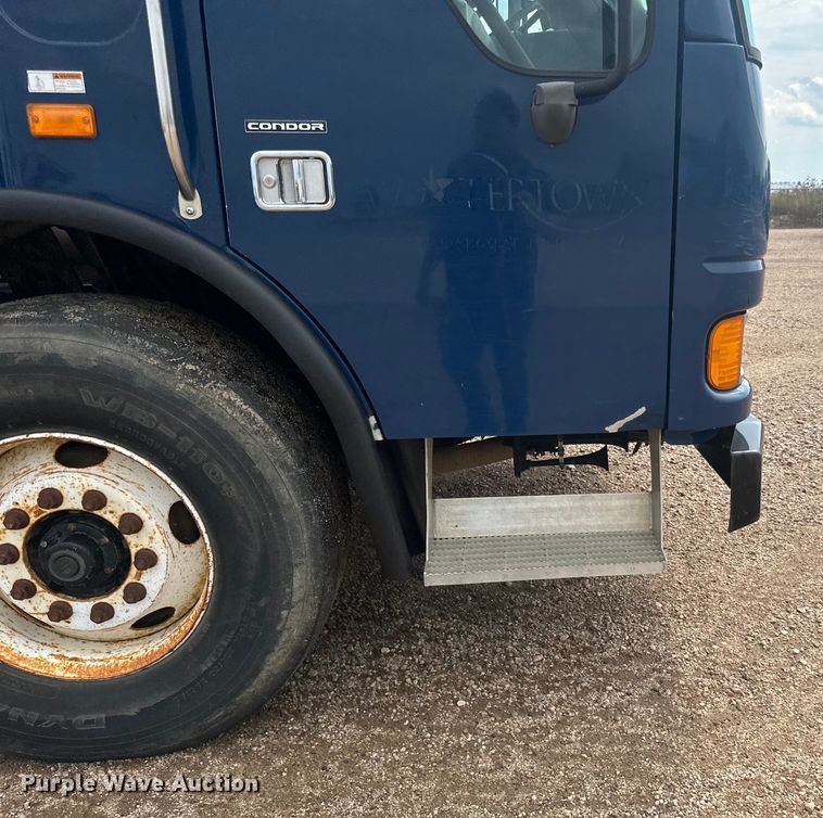 image for item LR9429 2006 Sterling Condor refuse truck