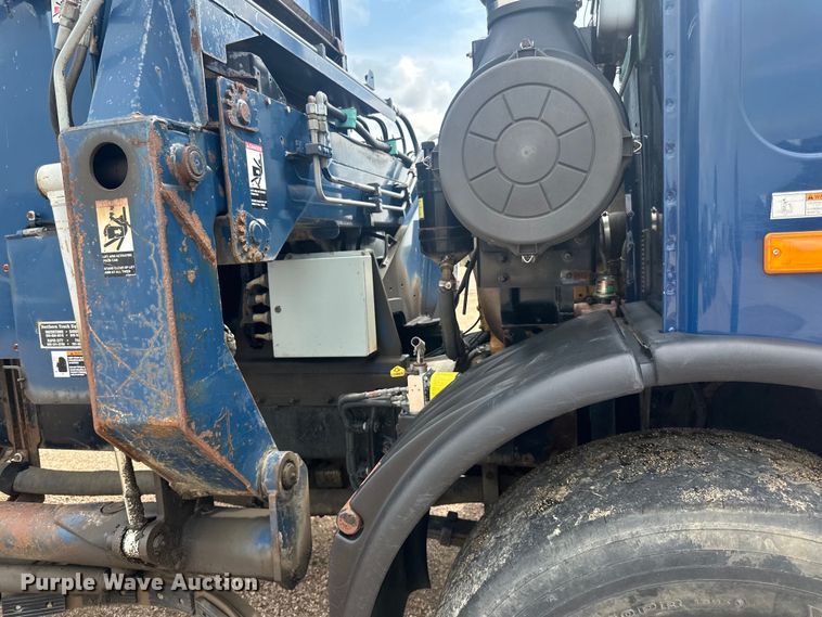 image for item LR9429 2006 Sterling Condor refuse truck