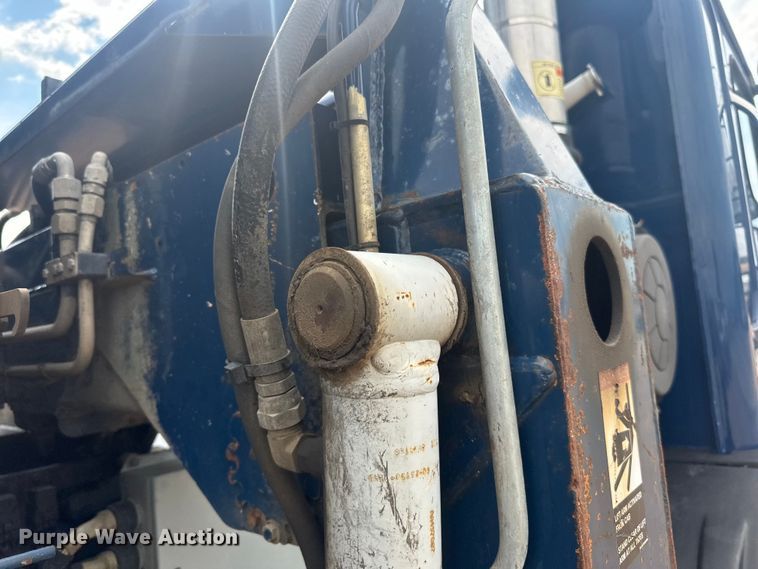 image for item LR9429 2006 Sterling Condor refuse truck