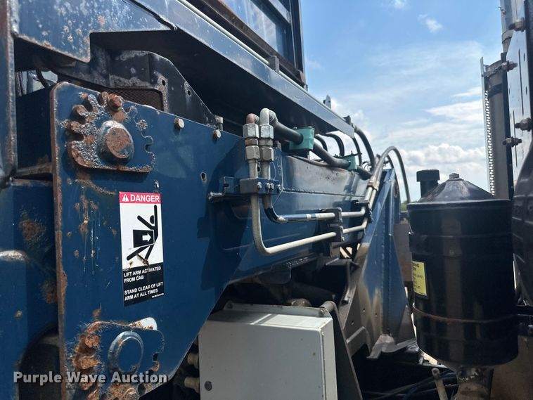 image for item LR9429 2006 Sterling Condor refuse truck