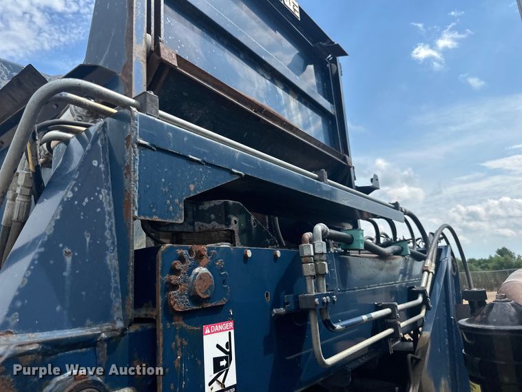 image for item LR9429 2006 Sterling Condor refuse truck