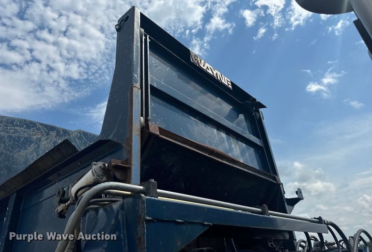 image for item LR9429 2006 Sterling Condor refuse truck