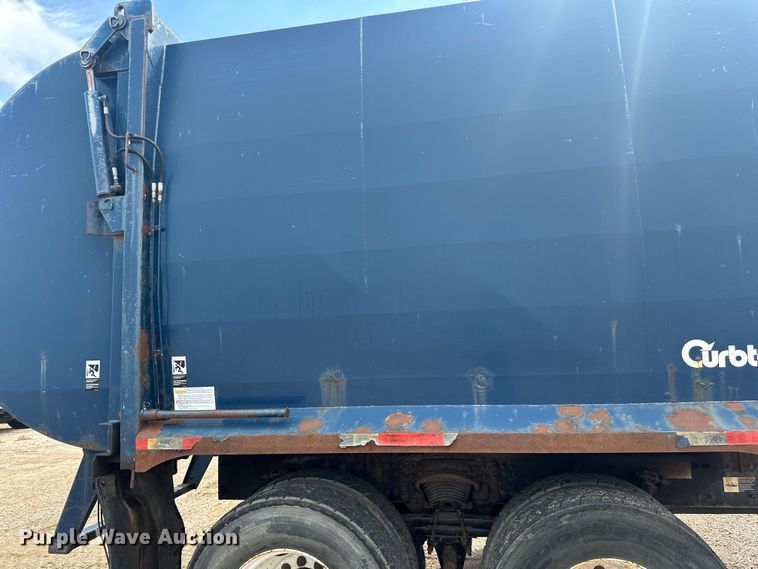 image for item LR9429 2006 Sterling Condor refuse truck