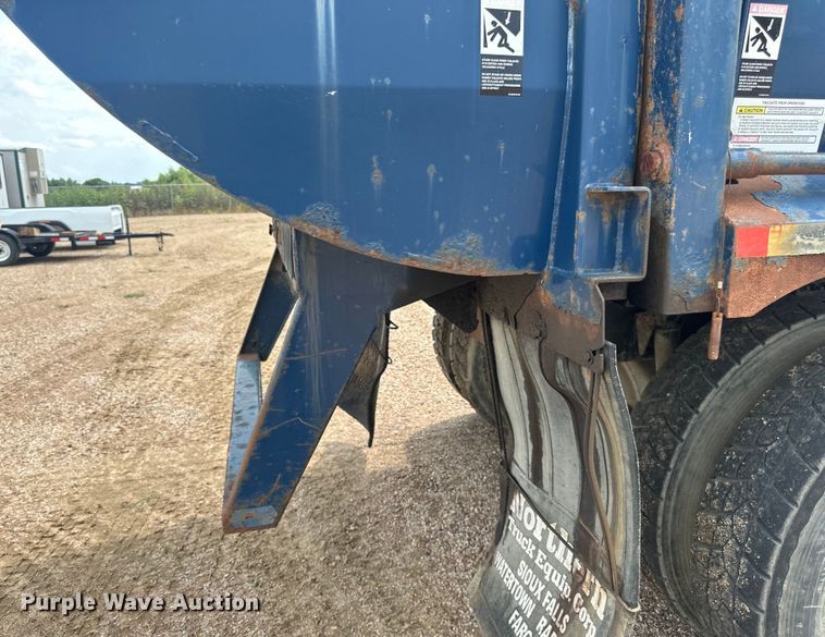 image for item LR9429 2006 Sterling Condor refuse truck