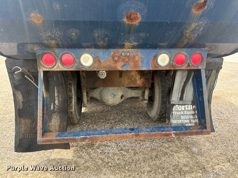 image for item LR9429 2006 Sterling Condor refuse truck