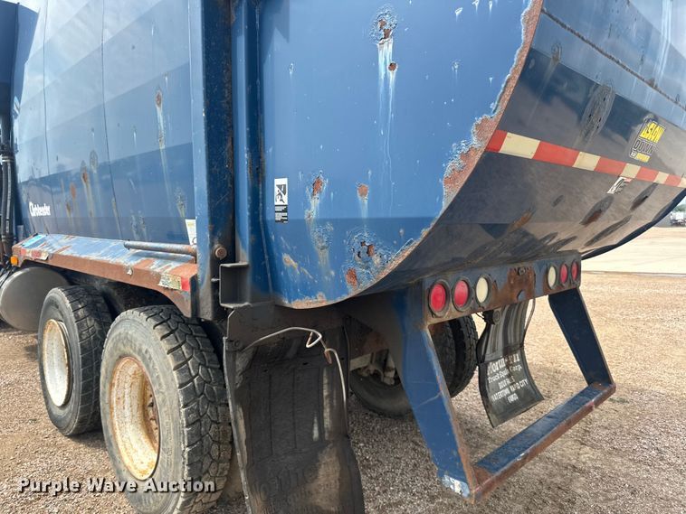 image for item LR9429 2006 Sterling Condor refuse truck