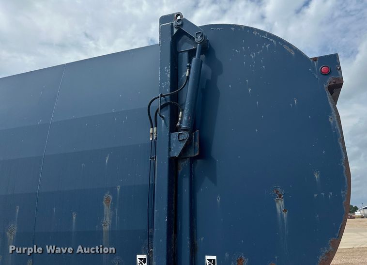 image for item LR9429 2006 Sterling Condor refuse truck