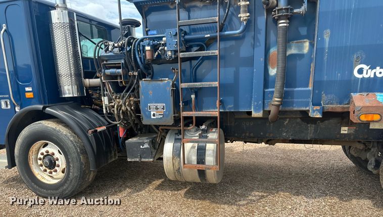 image for item LR9429 2006 Sterling Condor refuse truck