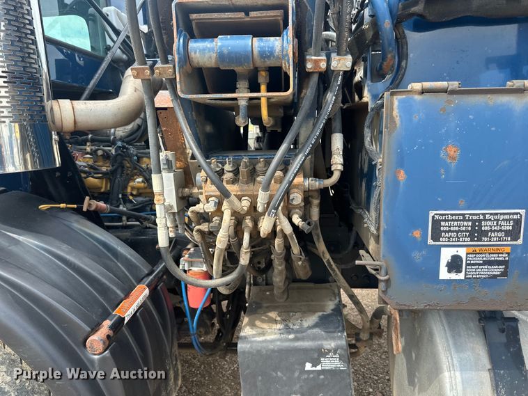 image for item LR9429 2006 Sterling Condor refuse truck