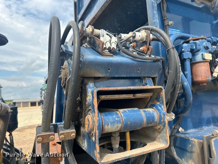 image for item LR9429 2006 Sterling Condor refuse truck