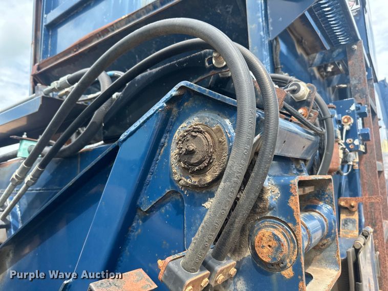 image for item LR9429 2006 Sterling Condor refuse truck