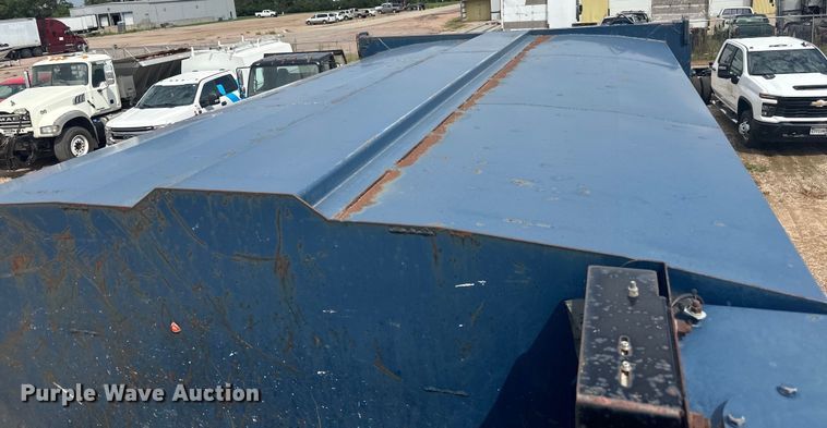 image for item LR9429 2006 Sterling Condor refuse truck