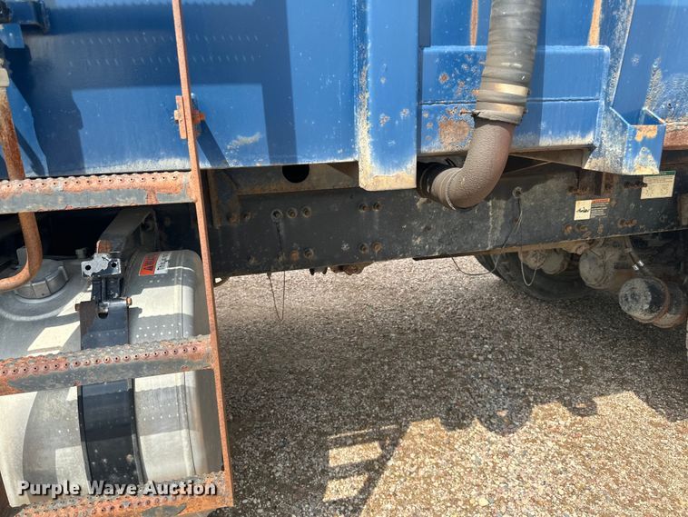 image for item LR9429 2006 Sterling Condor refuse truck