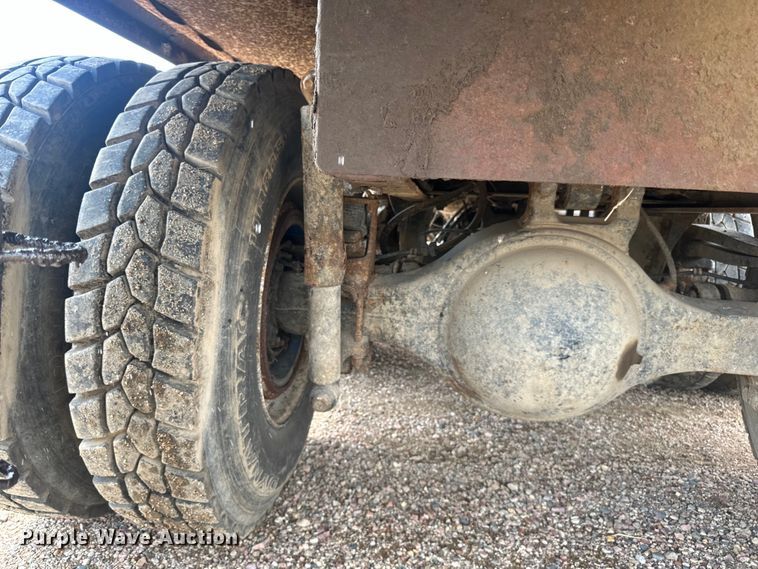 image for item LR9429 2006 Sterling Condor refuse truck