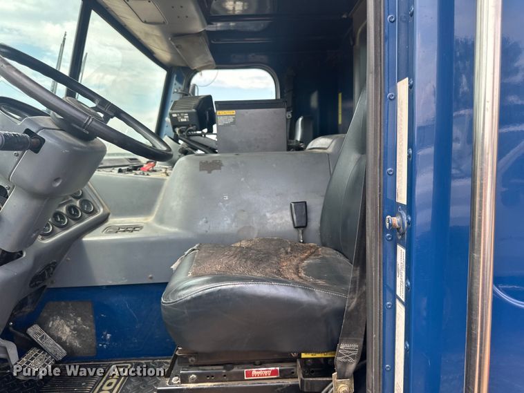 image for item LR9429 2006 Sterling Condor refuse truck