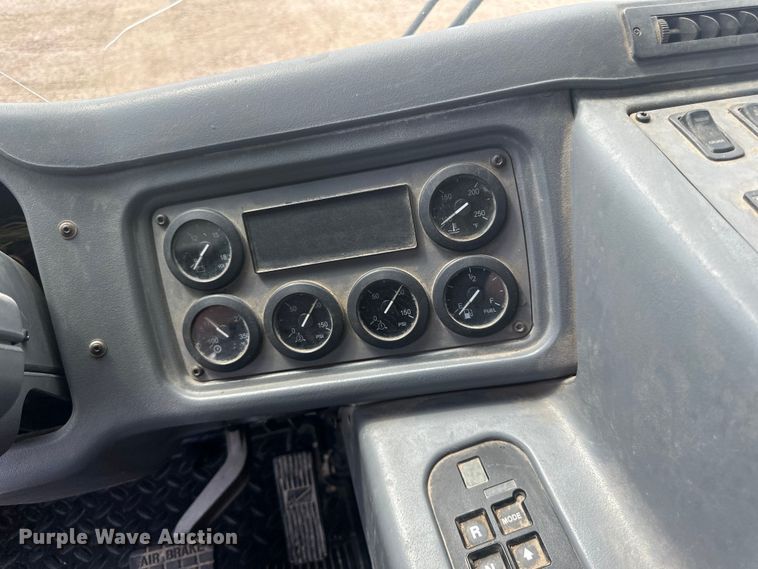 image for item LR9429 2006 Sterling Condor refuse truck