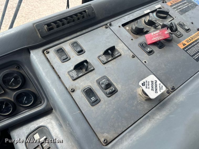 image for item LR9429 2006 Sterling Condor refuse truck