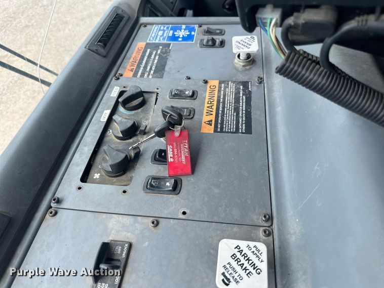 image for item LR9429 2006 Sterling Condor refuse truck