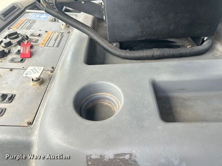 image for item LR9429 2006 Sterling Condor refuse truck