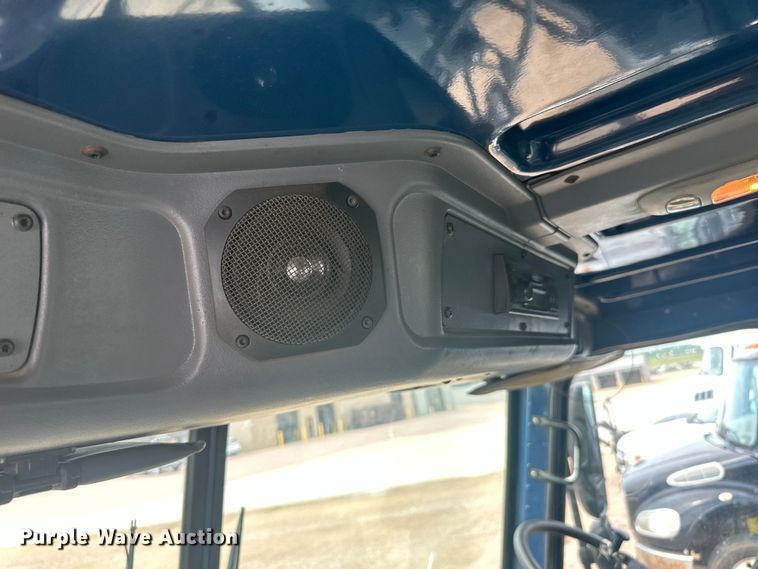 image for item LR9429 2006 Sterling Condor refuse truck