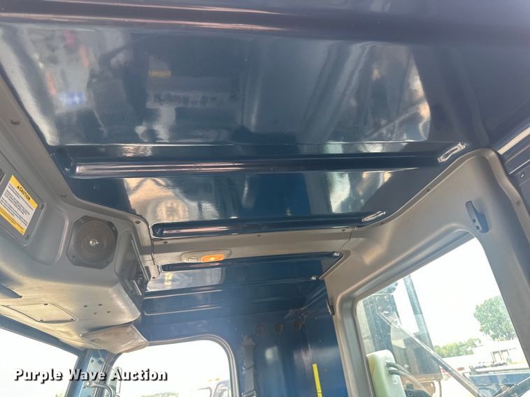 image for item LR9429 2006 Sterling Condor refuse truck