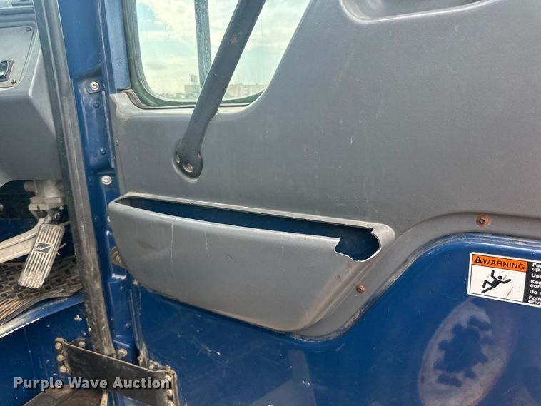 image for item LR9429 2006 Sterling Condor refuse truck