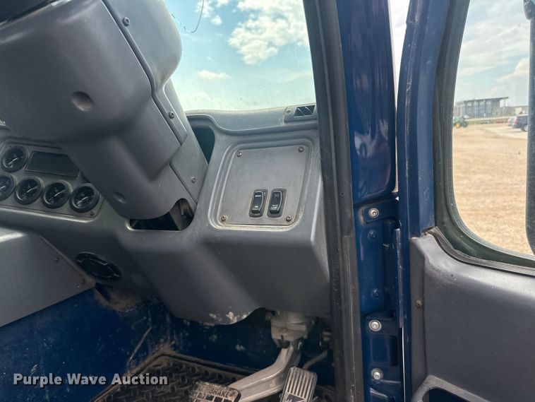 image for item LR9429 2006 Sterling Condor refuse truck