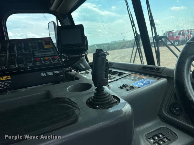 image for item LR9429 2006 Sterling Condor refuse truck