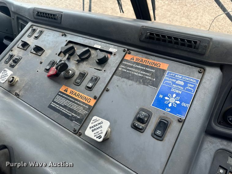 image for item LR9429 2006 Sterling Condor refuse truck