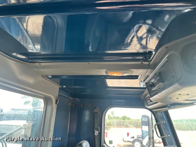 image for item LR9429 2006 Sterling Condor refuse truck