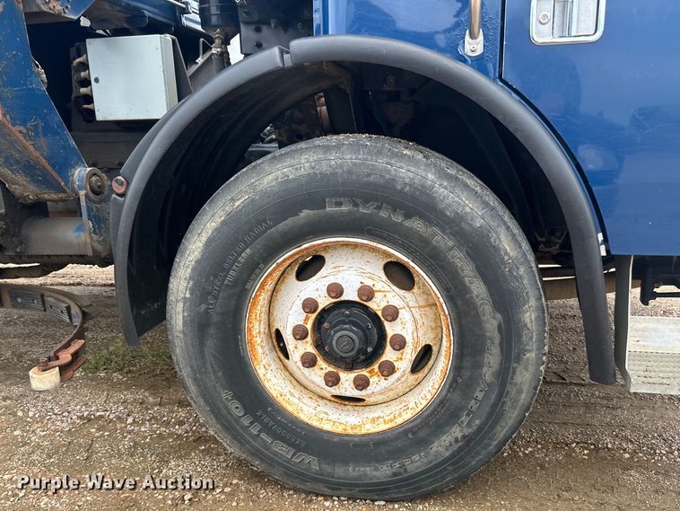 image for item LR9429 2006 Sterling Condor refuse truck